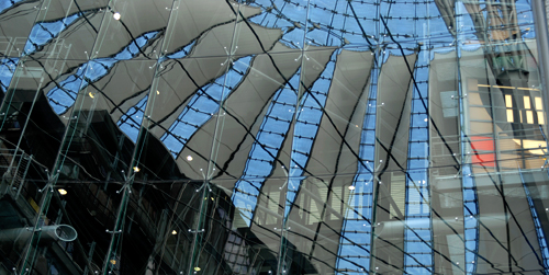 reflejo de la cúpula del Sony Center de Berlín