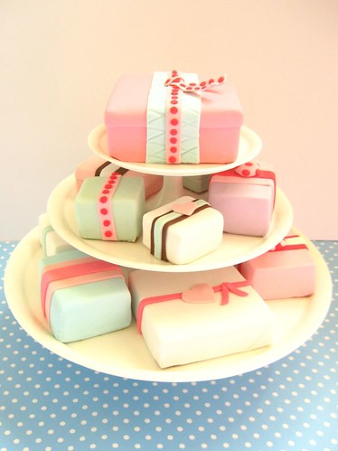 gift box cake. angelica#39;s gift box cake
