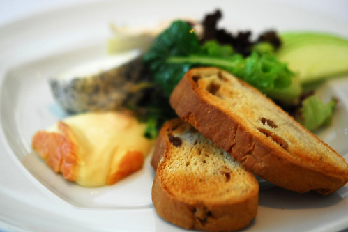 Selection de fromages affines Francaise, pain aux noix et salade - DSC_3774 copy