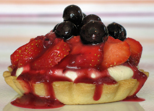 strawberry tartlet with white chocolate cream 3898