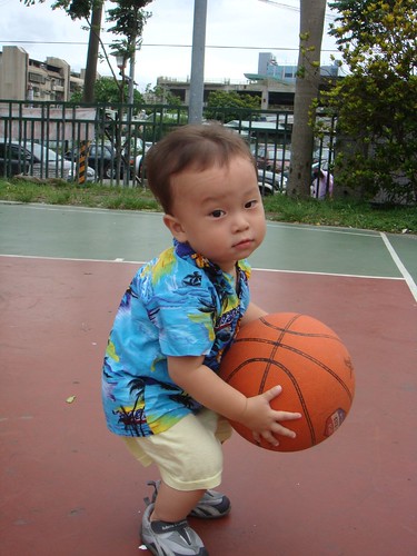你拍攝的 Min玩籃球。