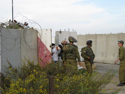 Atara - Bir Zeit checkpoint - 19 October 2009 - photo by Tamar Fleishman