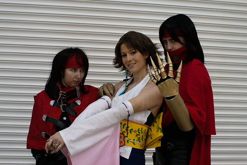 Final Fantasy cosplay: Yuna and 2 Vincents