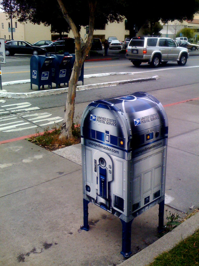 R2-D2 spotted on the rough streets of Palo Alto