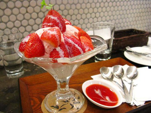 鮮草莓冰淇淋百匯(160).JPG