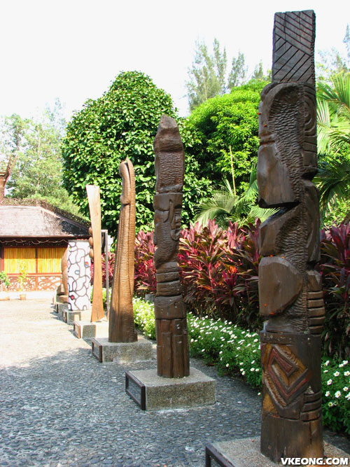 wooden-statues