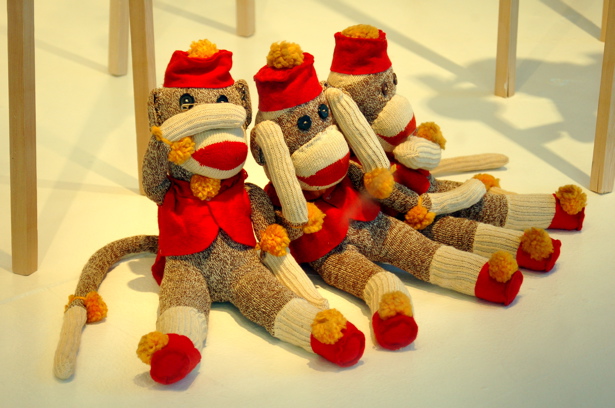 073108_sock_monkey_other_view