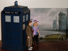 A Robot Spider spies on the Doctor and Rose