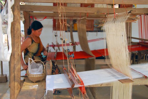 textile weaver, ban phanom