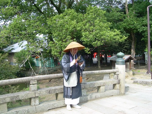 Monje pedigüeño en Nara