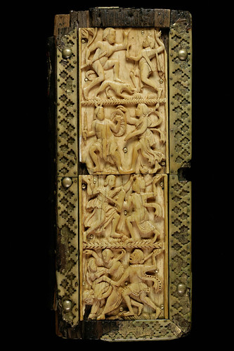 013- Cantatorium-En una caja de madera con una placa frontal esculpida en marfil-siglo X-Abadia de St. Gall9-Tapa