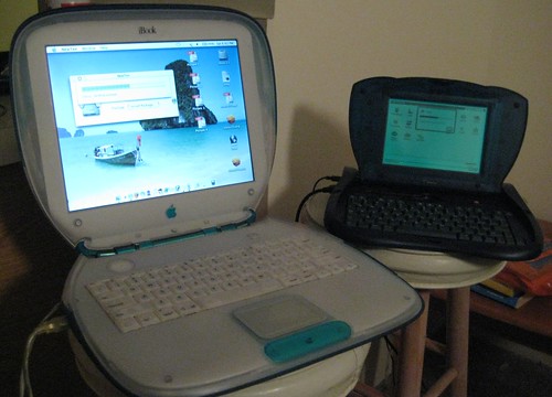 iBook G3 clamshell with Newton eMate 300