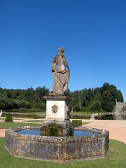 Château de La Roche Courbon (Charente-Maritime), 15 juillet 2008, statue XVIIè siècle