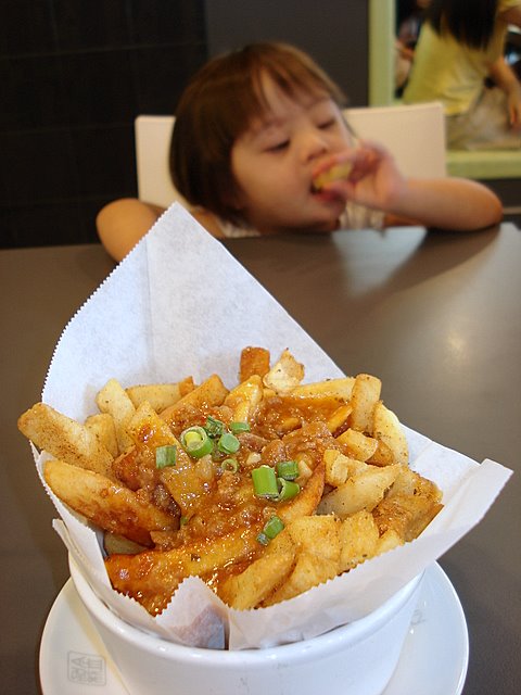 Fries with minced beef sauce