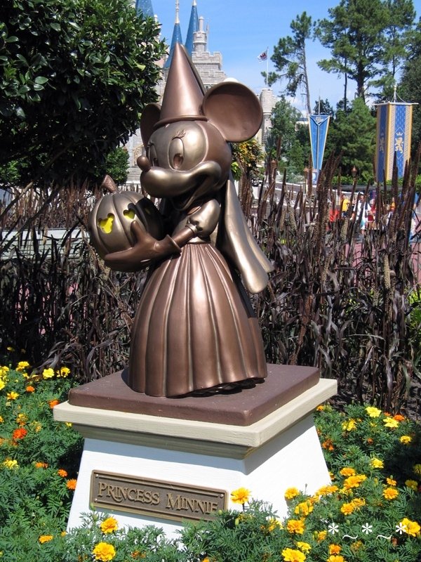 IMG_6768-Disney-Minnie-Mouse-Magic-Kingdom-Halloween