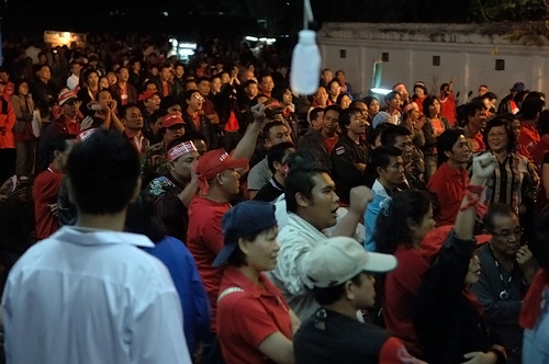 crowds rally at the Chiang Mai DAAD headquarters for the Thaksin address