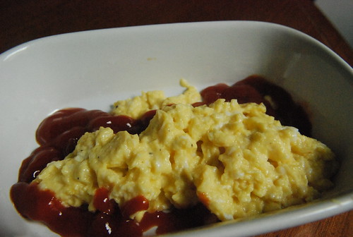Scrambled eggs with ketchup