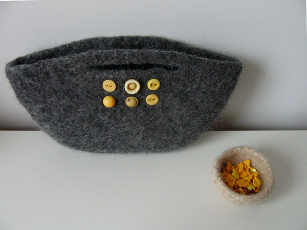 grey and yellow clutch