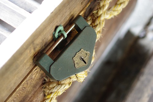【飛騨国分寺】賽銭箱の鍵　padlock at offertory box
