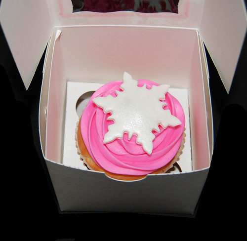pink snowflake jumbo cupcake
