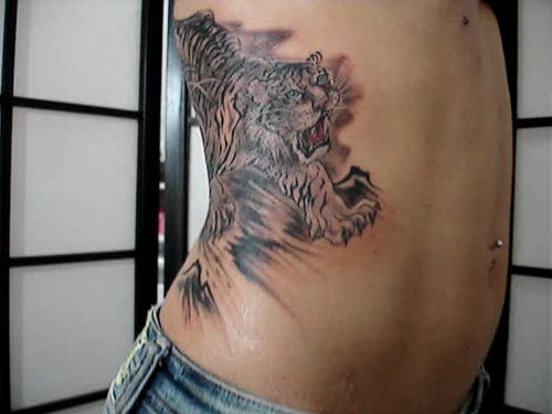  A Tattoo video : Tiger by Pablo Dellic 