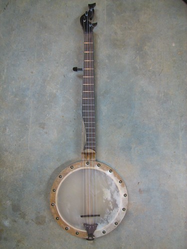 Tackhead banjo with internal tensioning