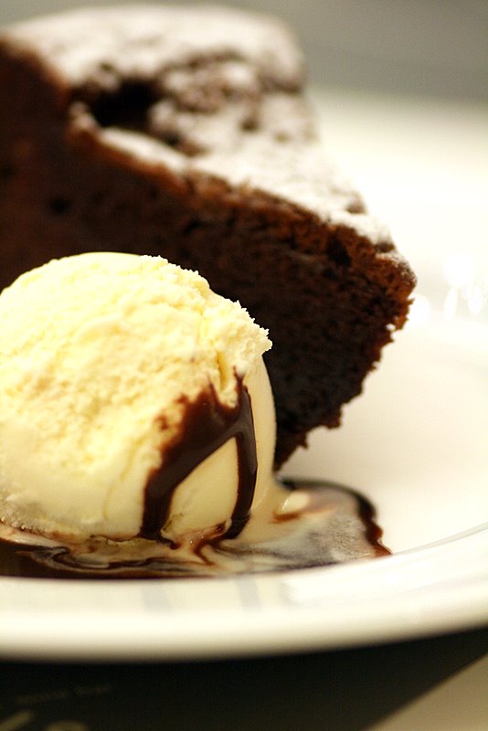 steamed chocolate cake with vanilla ice cream