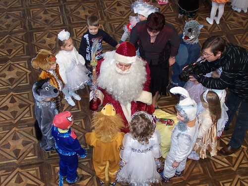 Fedir as Did Moroz with some children