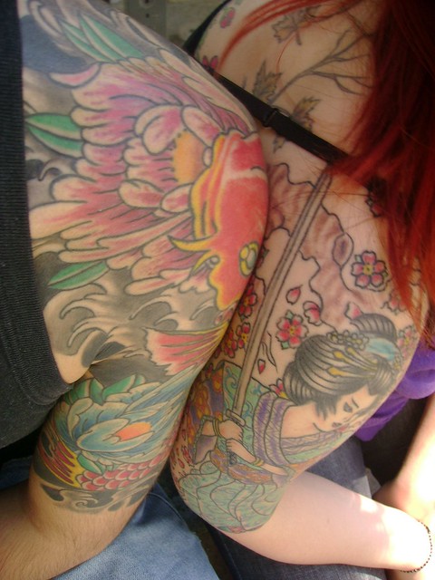 tatuaje oriental. los amigos tatuaje oriental. Mi brazo y el brazo de la culpable de todo.