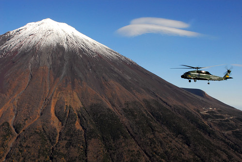  フリー画像| 航空機/飛行機| 軍用ヘリ| ヘリコプター| SH-60 シーホーク| SH-60F Seahawk| 山の風景| 富士山| 日本風景|   フリー素材| 