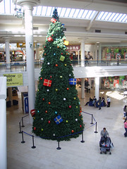 Christmas Tree in the Metro Centre (flickr)
