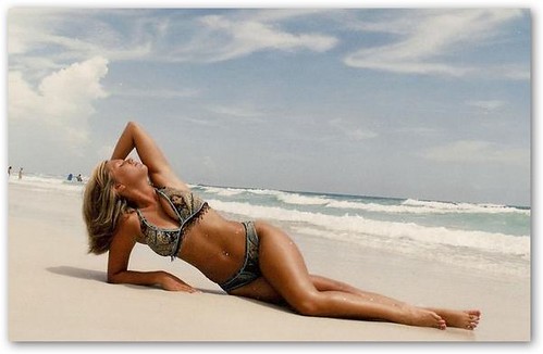 Amy Leigh Andrews in Bikini
