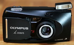 OLYMPUS iZoom75 APS Camera