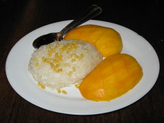 SriPraPhai: Sticky rice and ripe mango