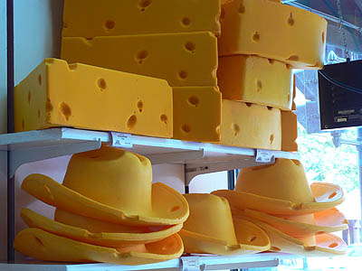 cheese hats in wisconsn.jpg