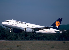 Lufthansa A319-114 D-AILE GRO 08/10/2000