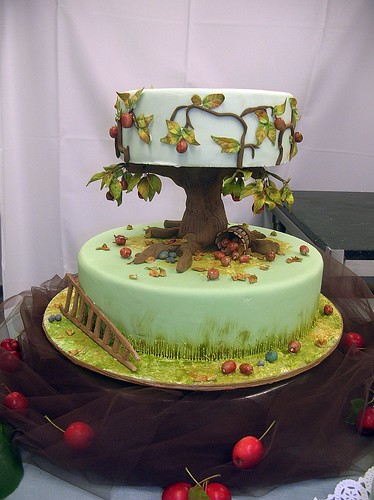 apple tree wedding cake