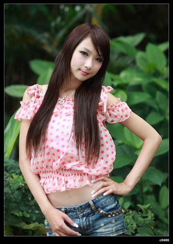 Asian teen model: very young and got beautiful long legs