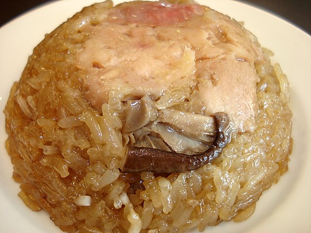 Nor mai kai or Glutinous Rice with Chicken (RM2.30)