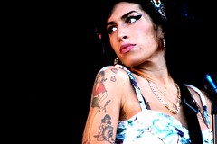 Amy Winehouse's father has deal for book in 2012