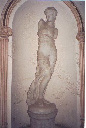 Partenon de Durazo: esculturas estilo clasico
