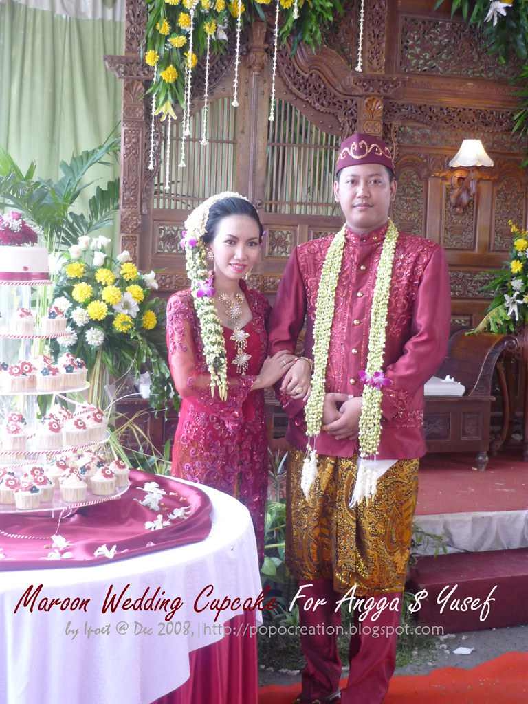 Maroon Wedding Cupcake