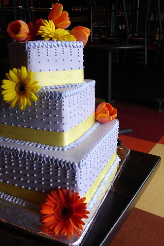 wedding cakes with flowers. Spring wedding cake with fresh