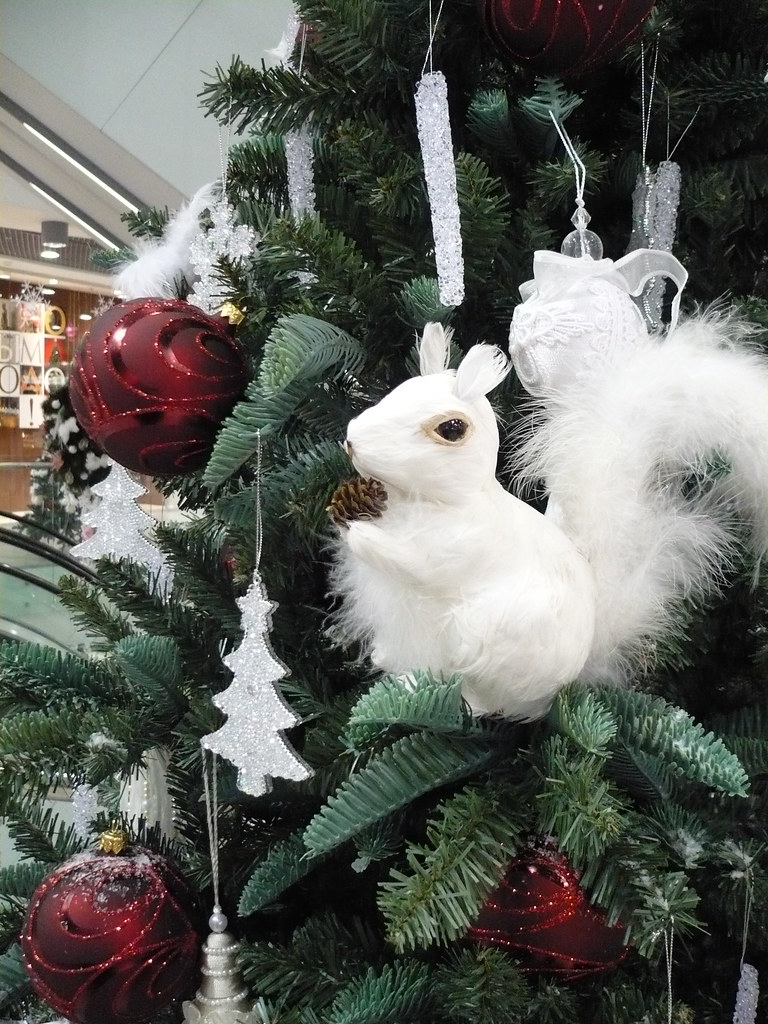 фото: imaginative decorations on a Christmas tree!