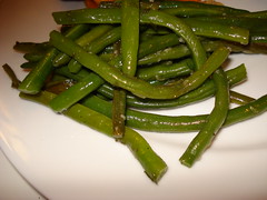 Garlicky green beans