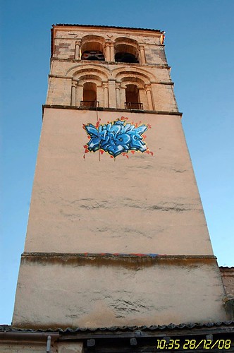 Torre con graffiti