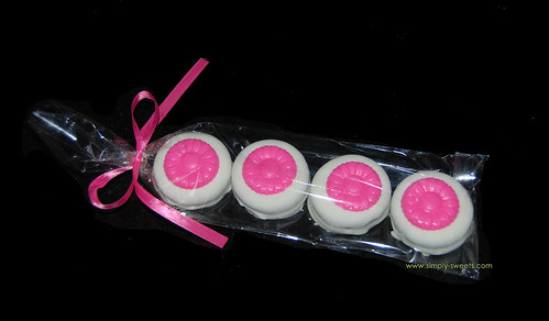 4 pack chocolate dipped oreos with pink daisies
