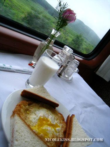 breakfast on train