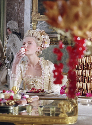 Kirsten Dunst as Marie Antoinette with a cupcake