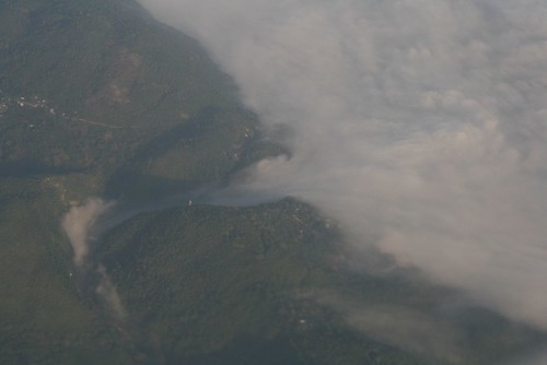 2008-03-24-jamaica-airplane-mountains-clouds1